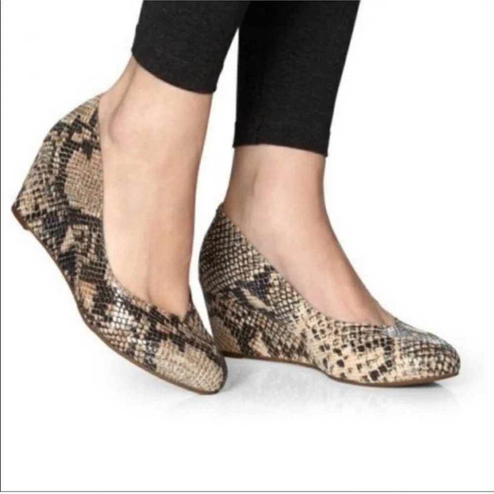 Women's Snakeskin-Print Wedge Pumps in Beige and Black